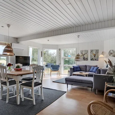 Ika - 600m From The Sea By Interhome *